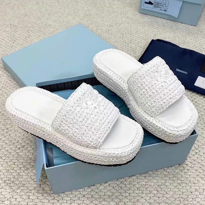 2024 Diseñador de marca de lujo Slides clásicos de playa Sliders Crochet Flatform Sandale Flats Flats Flats Slippers Outdoors Tr