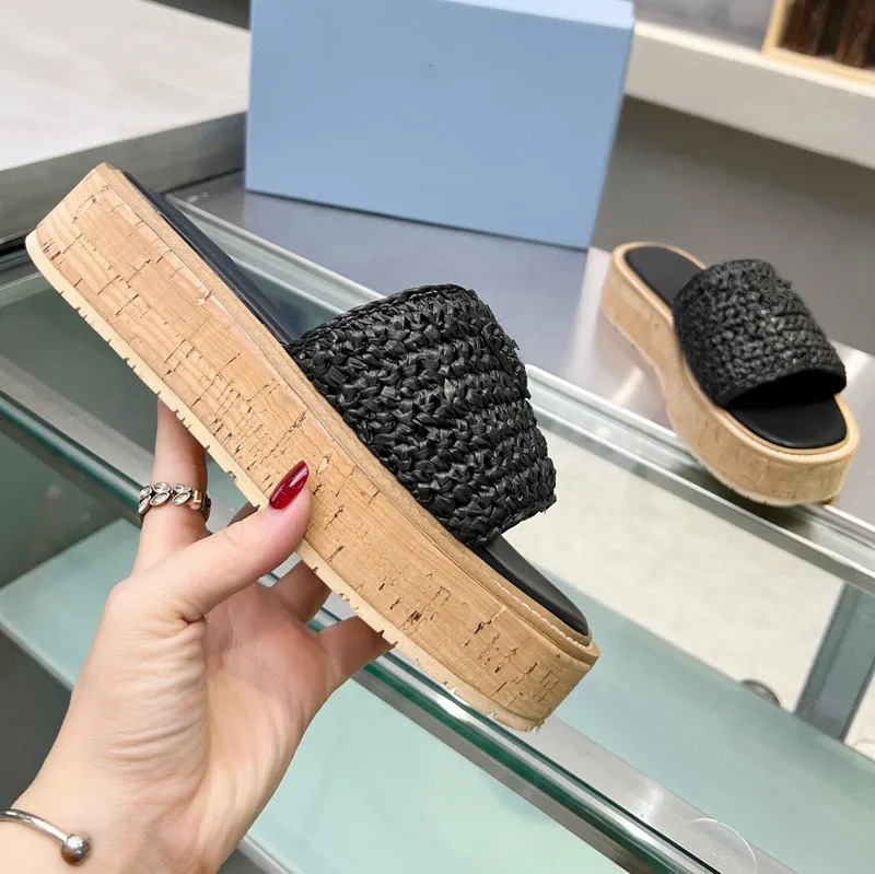 2024 Diseñador de marca de lujo Slides clásicos de playa Sliders Crochet Flatform Sandale Flats Flats Flats Slippers Outdoors Tr