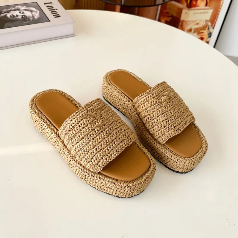 2024 Diseñador de marca de lujo Slides clásicos de playa Sliders Crochet Flatform Sandale Flats Flats Flats Slippers Outdoors Tr