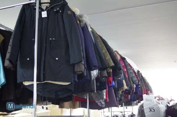 300 CHAQUETAS DE INVIERNO DE MARCAS CONOCIDAS (PRODUCTOS DE MARCA)  82% DEL PVP  PRODUCTOS 1A