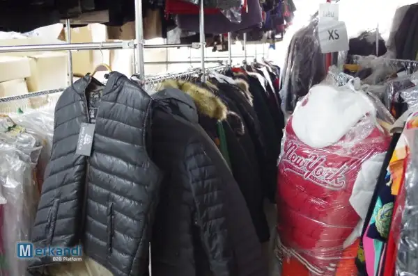 300 CHAQUETAS DE INVIERNO DE MARCAS CONOCIDAS (PRODUCTOS DE MARCA)  82% DEL PVP  PRODUCTOS 1A