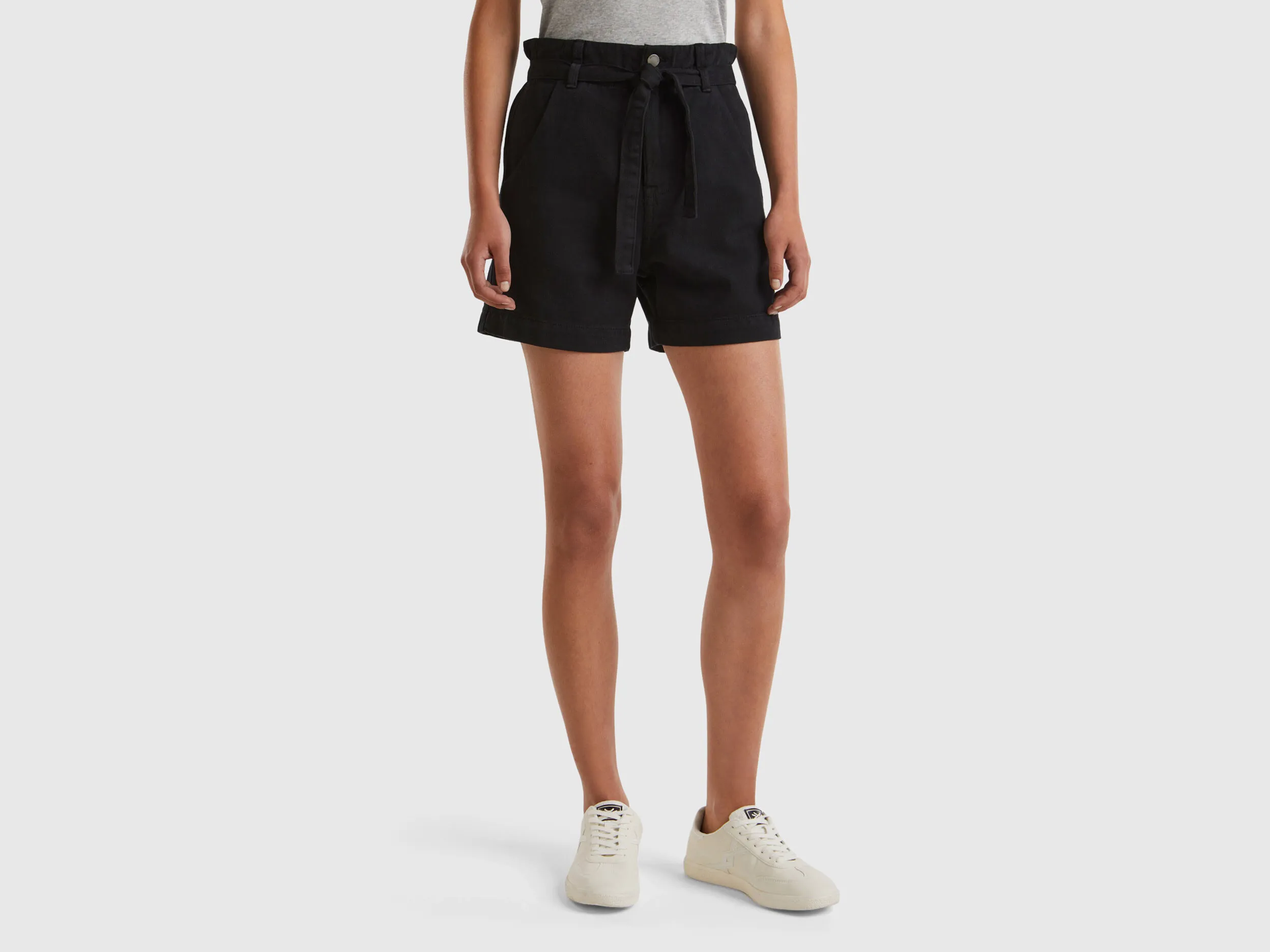 Bermudas con pernera amplia