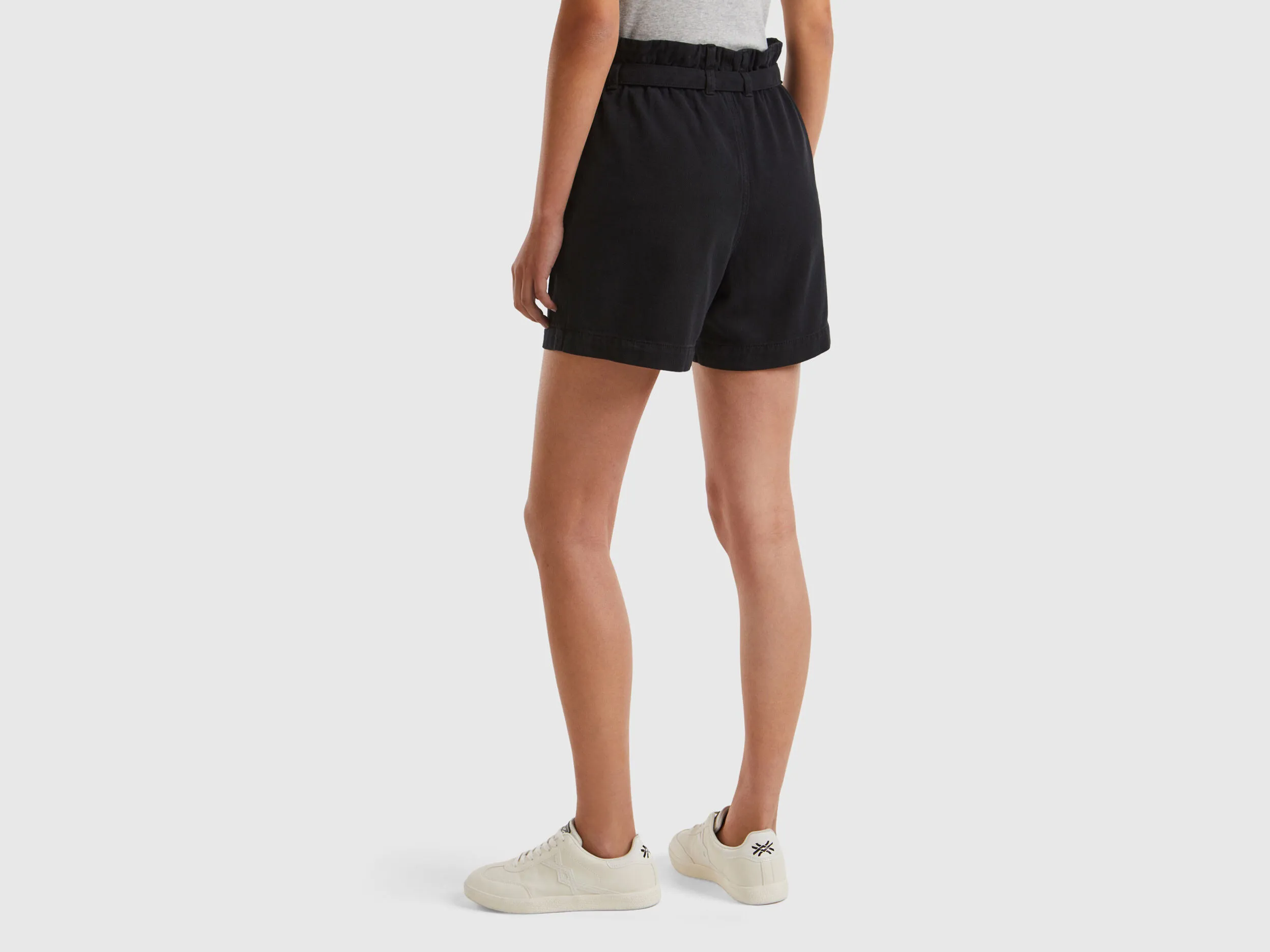 Bermudas con pernera amplia