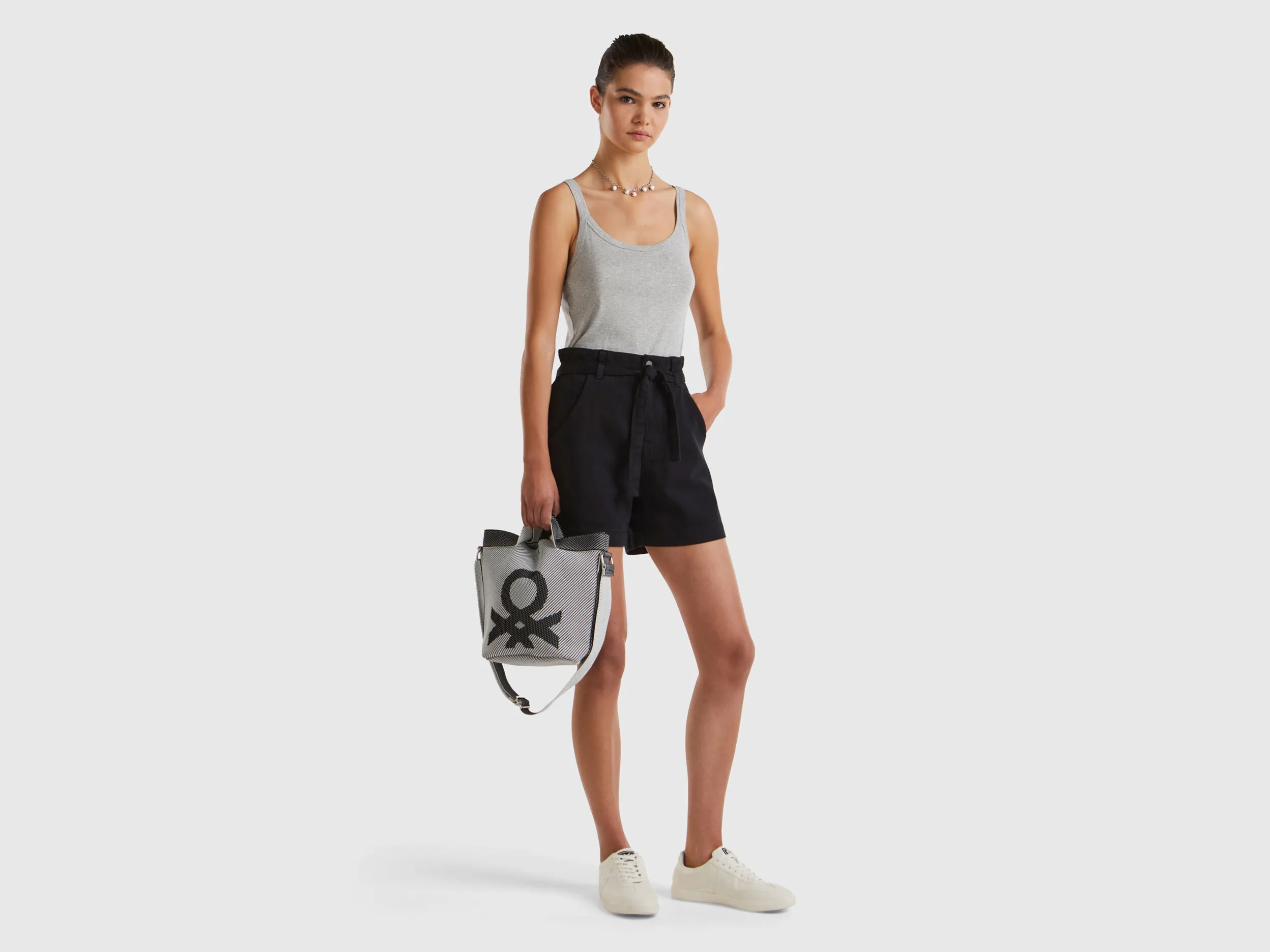 Bermudas con pernera amplia