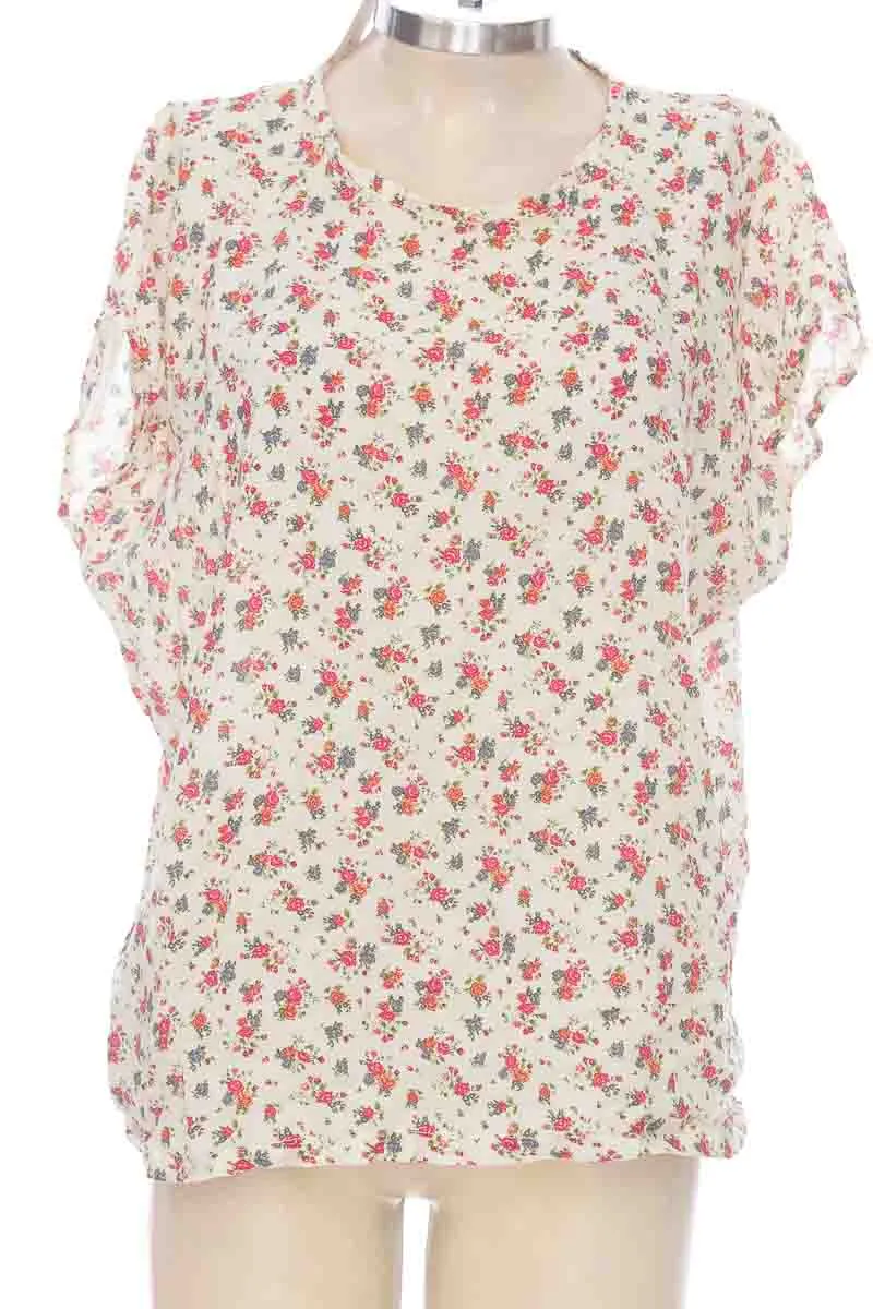 BLUSA COLOR BEIGE  CLOSEANDO