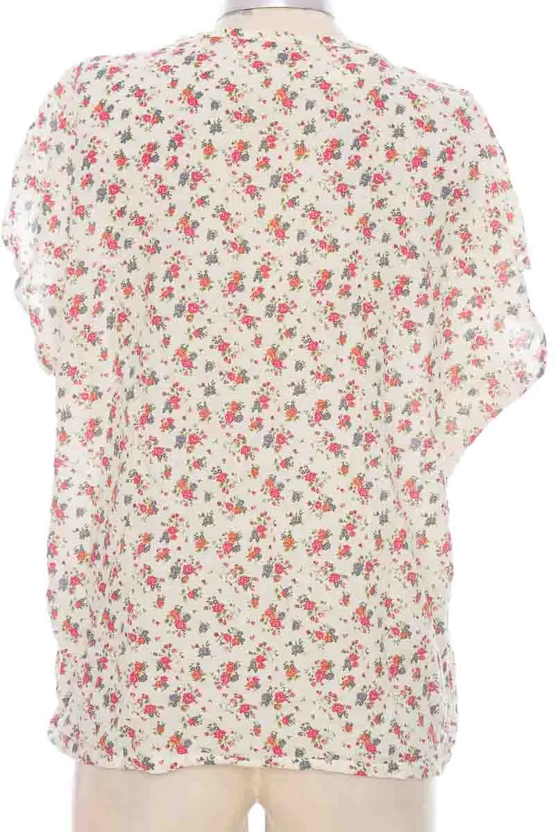 BLUSA COLOR BEIGE  CLOSEANDO