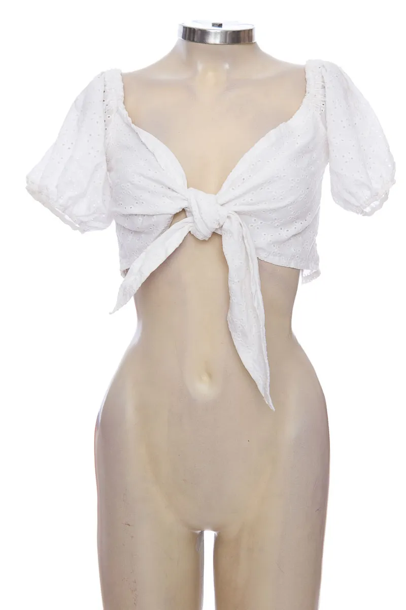 BLUSA COLOR BLANCO  CLOSEANDO
