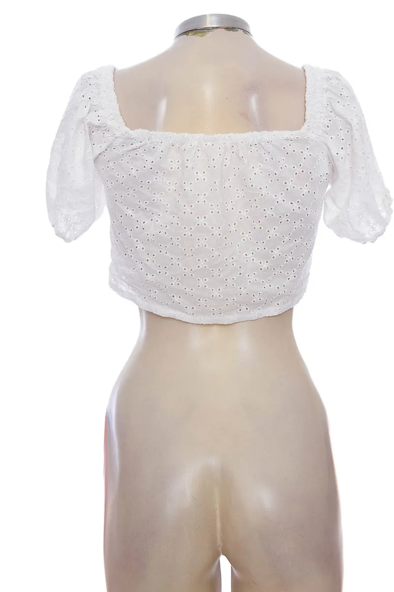 BLUSA COLOR BLANCO  CLOSEANDO