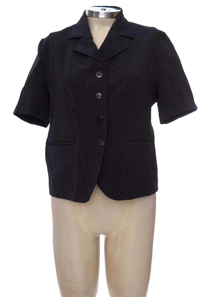 BLUSA COLOR NEGRO  CLOSEANDO