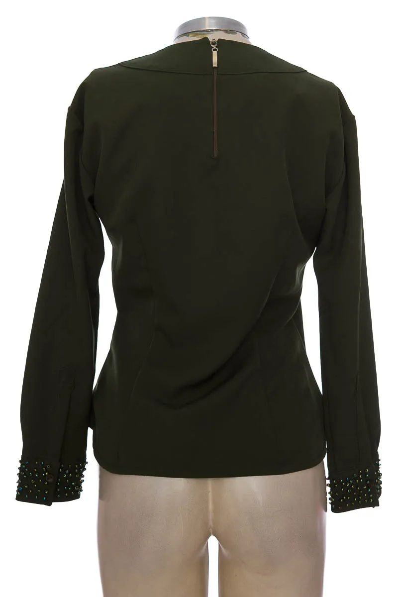 BLUSA COLOR VERDE  CLOSEANDO