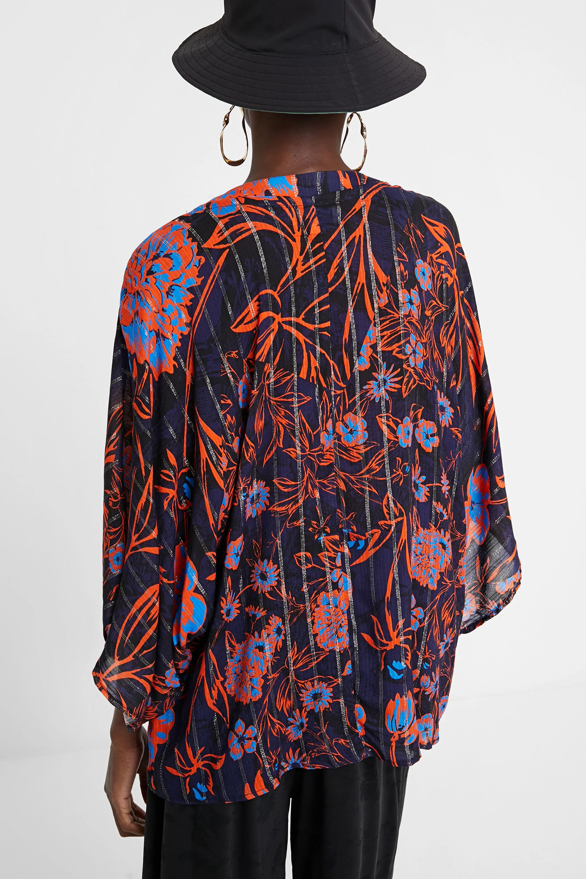 Blusa floral manga murciélago