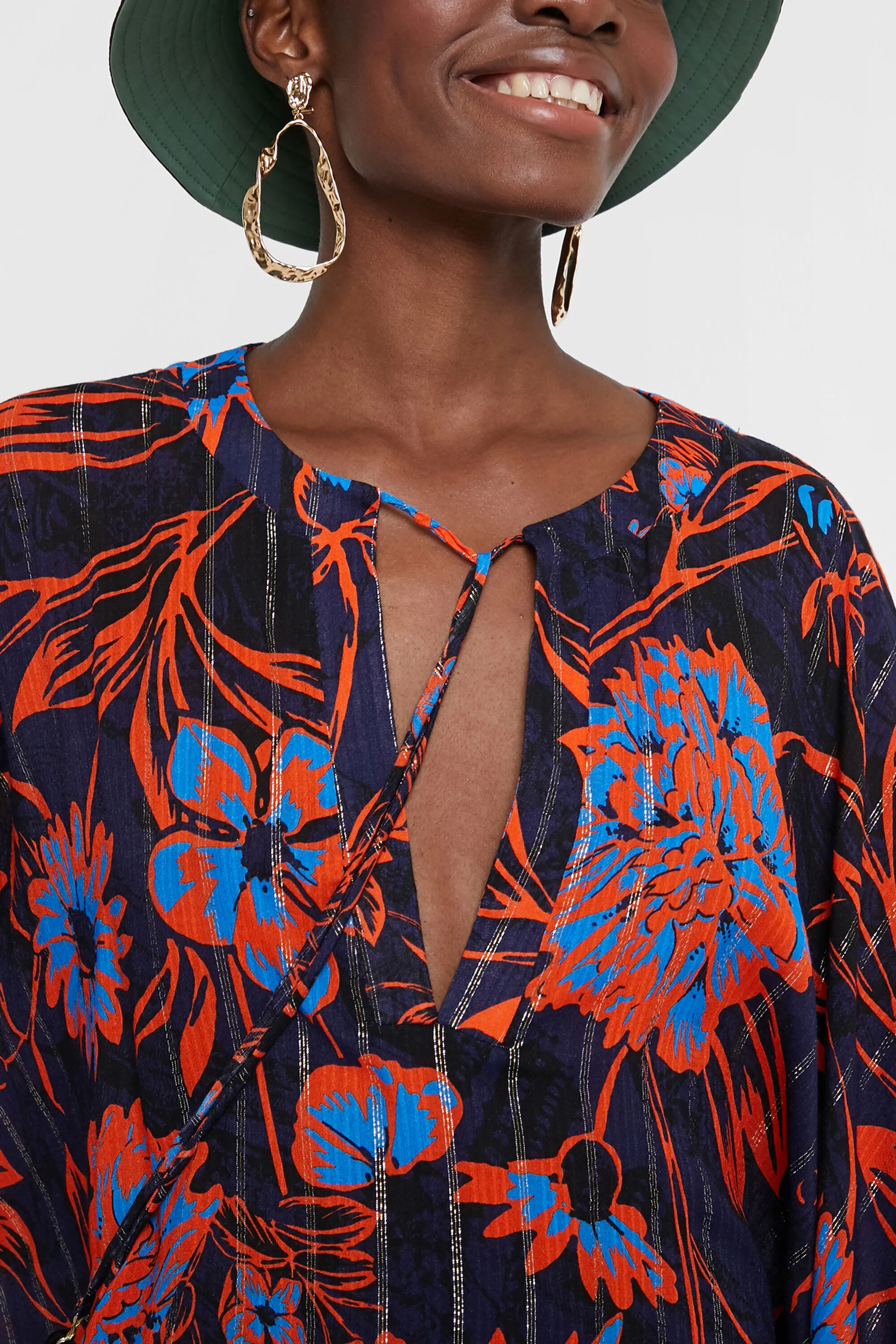 Blusa floral manga murciélago