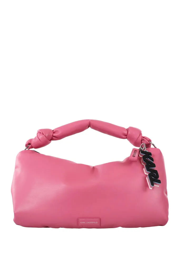 Bolso de hombro rosa anudado con logo monocromático