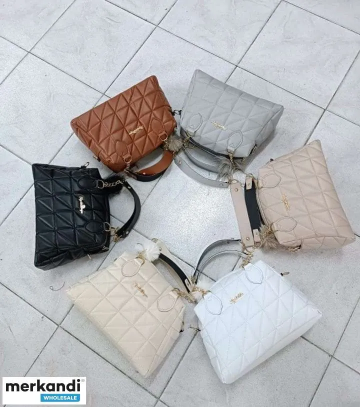 Bolsos de mujer con detalles elegantes y una selección de colores y modelos.