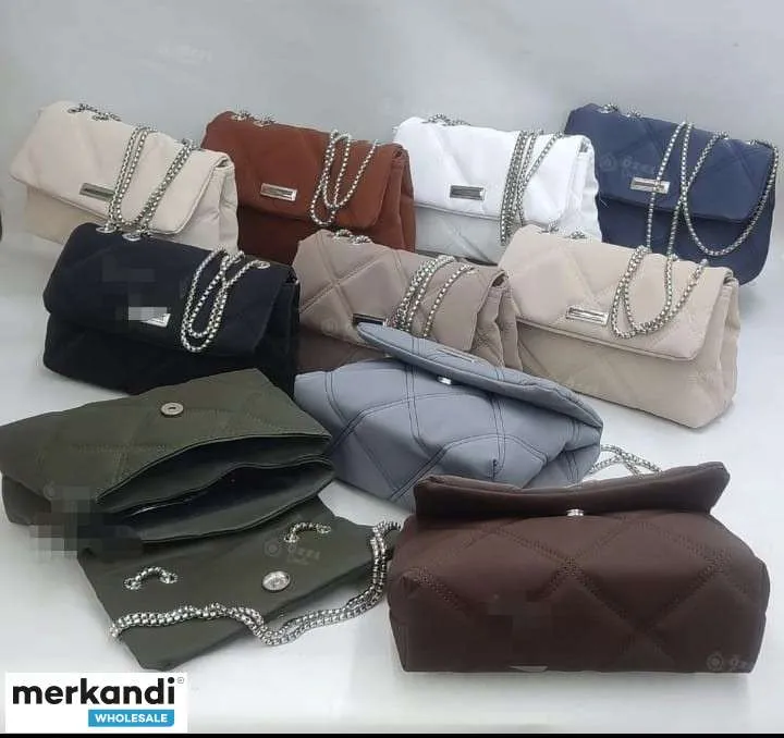 Bolsos de mujer con detalles elegantes y una selección de colores y modelos.