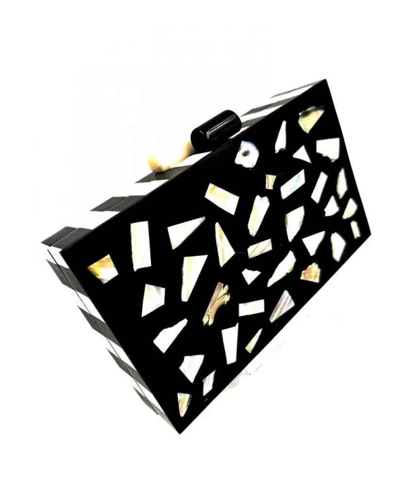 BOLSOS Y CLUTCHS DE FIESTA ORIGINALES NEGRO Y  MANCHAS NACAR, MADRID,