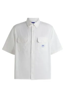 Camisa loose fit en sarga de algodón con parche de logo