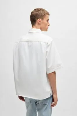 Camisa loose fit en sarga de algodón con parche de logo