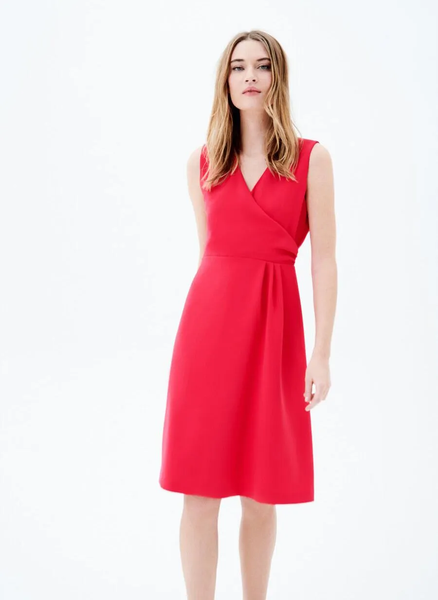 CAROLL RICKY  VESTIDO CORTO RECTO CON CUELLO DE PICO EN ROJO