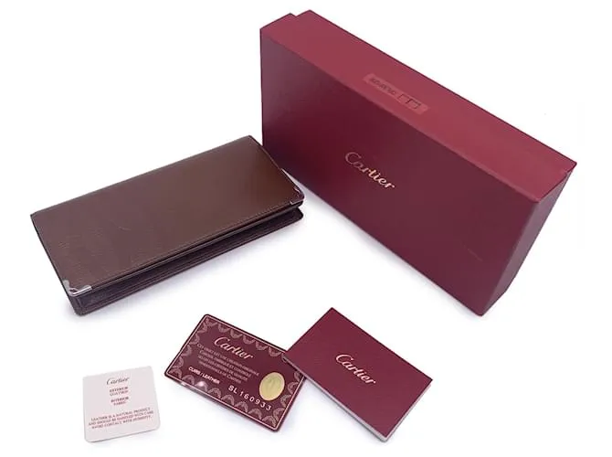 Cartier Monedero largo plegable con logo en relieve de cuero marrón Castaño 