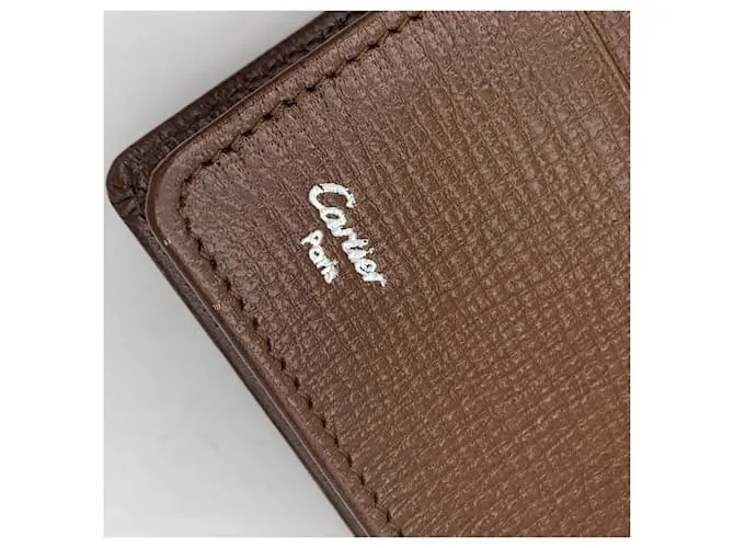 Cartier Monedero largo plegable con logo en relieve de cuero marrón Castaño 