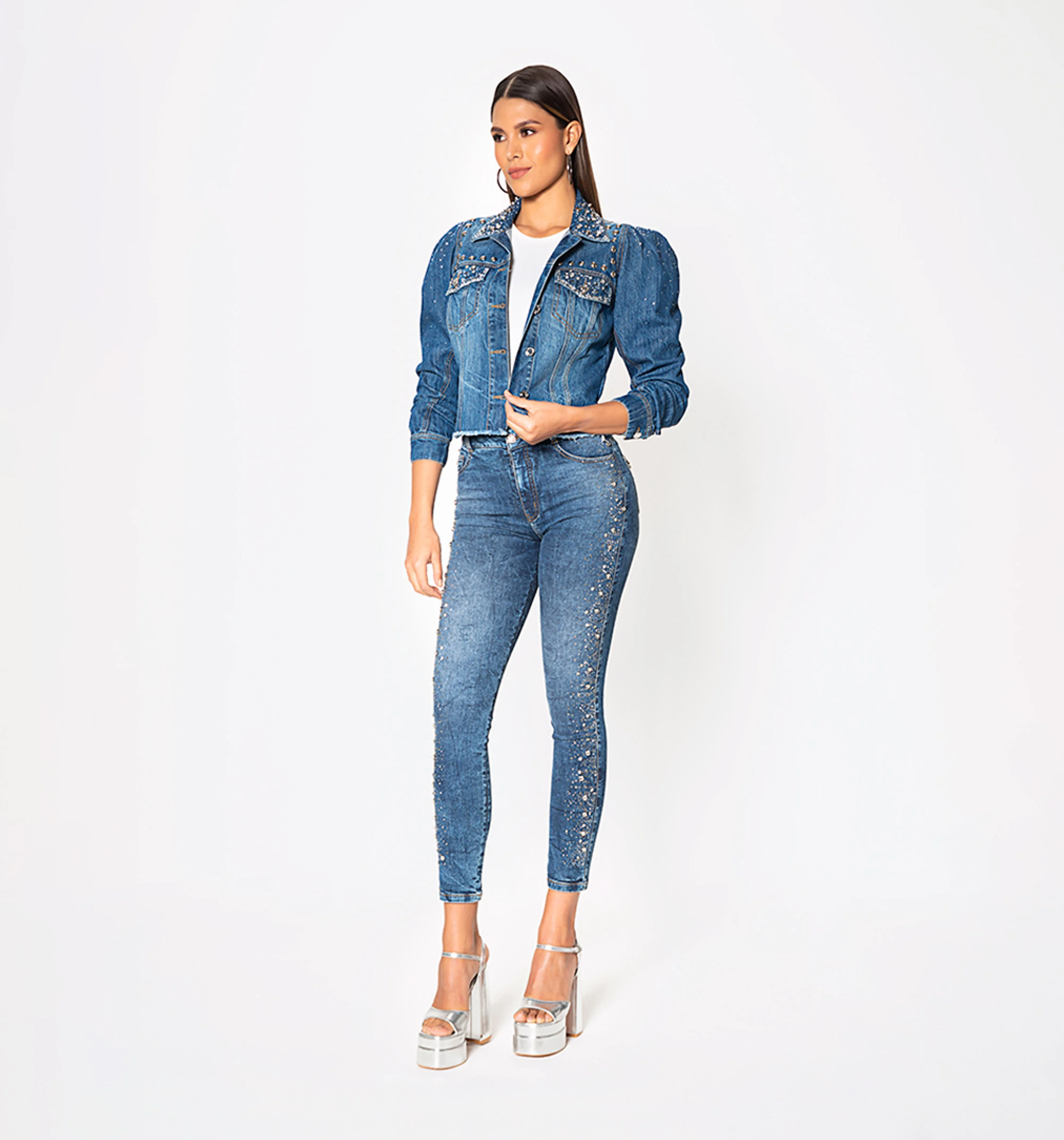 Chaqueta corta, taches y cristales