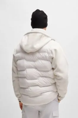Chaqueta en mezcla de materiales con parte delantera guateada 