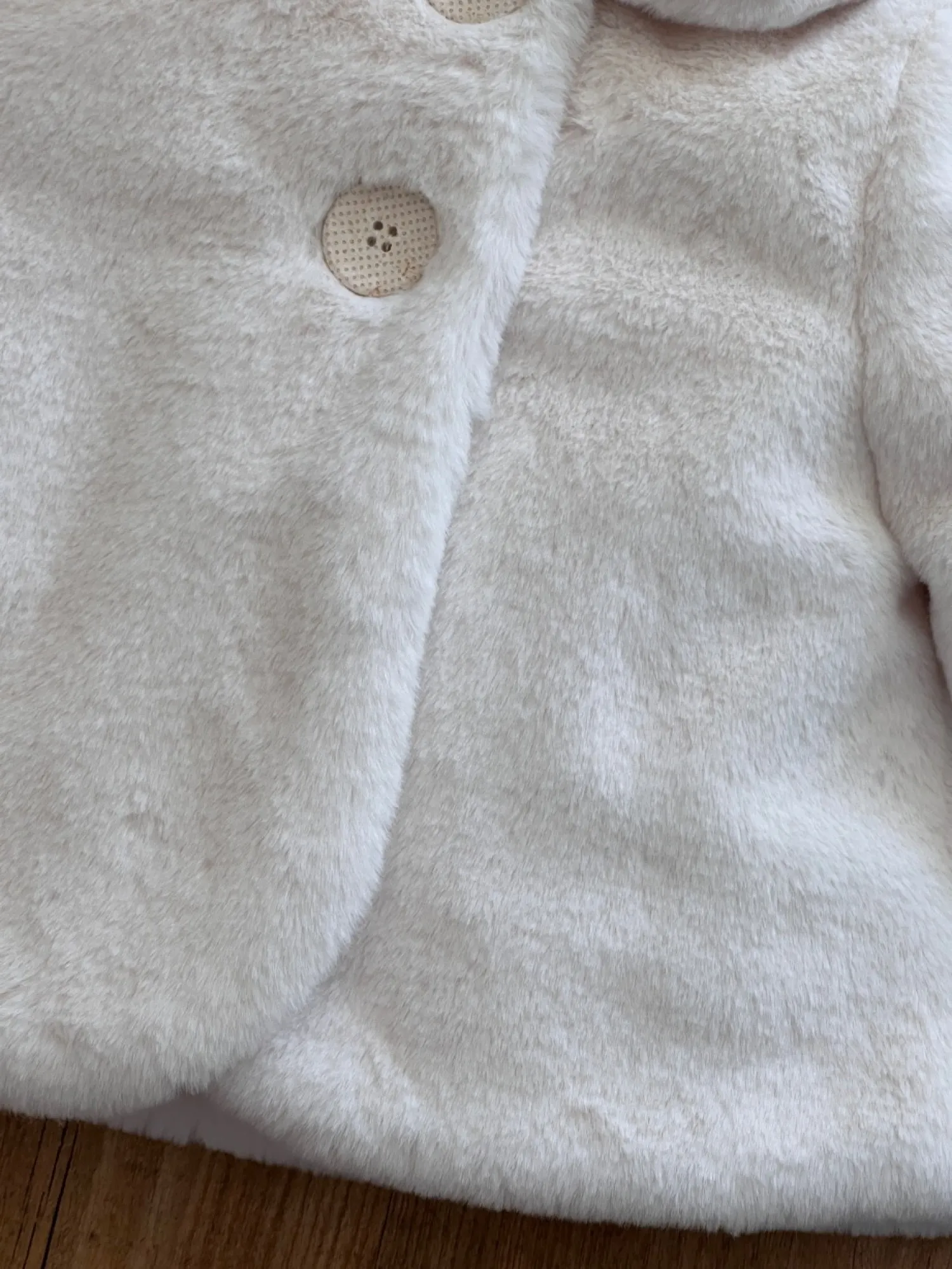 Conjunto unisex abrigo y capota en pelo liso beige. Especial Ceremonia