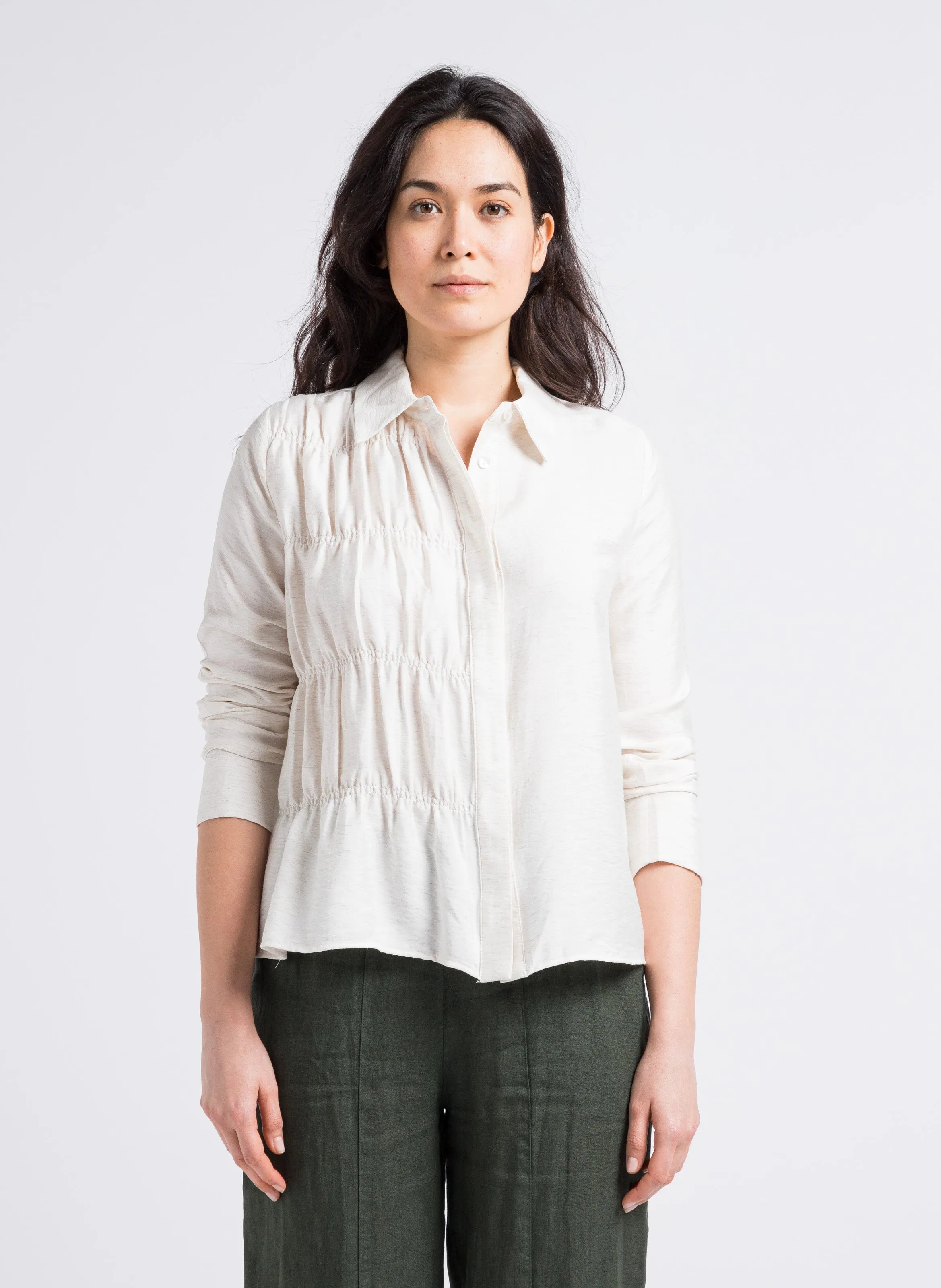 HUMILITY Camisa recta con cuello clásico en blanco