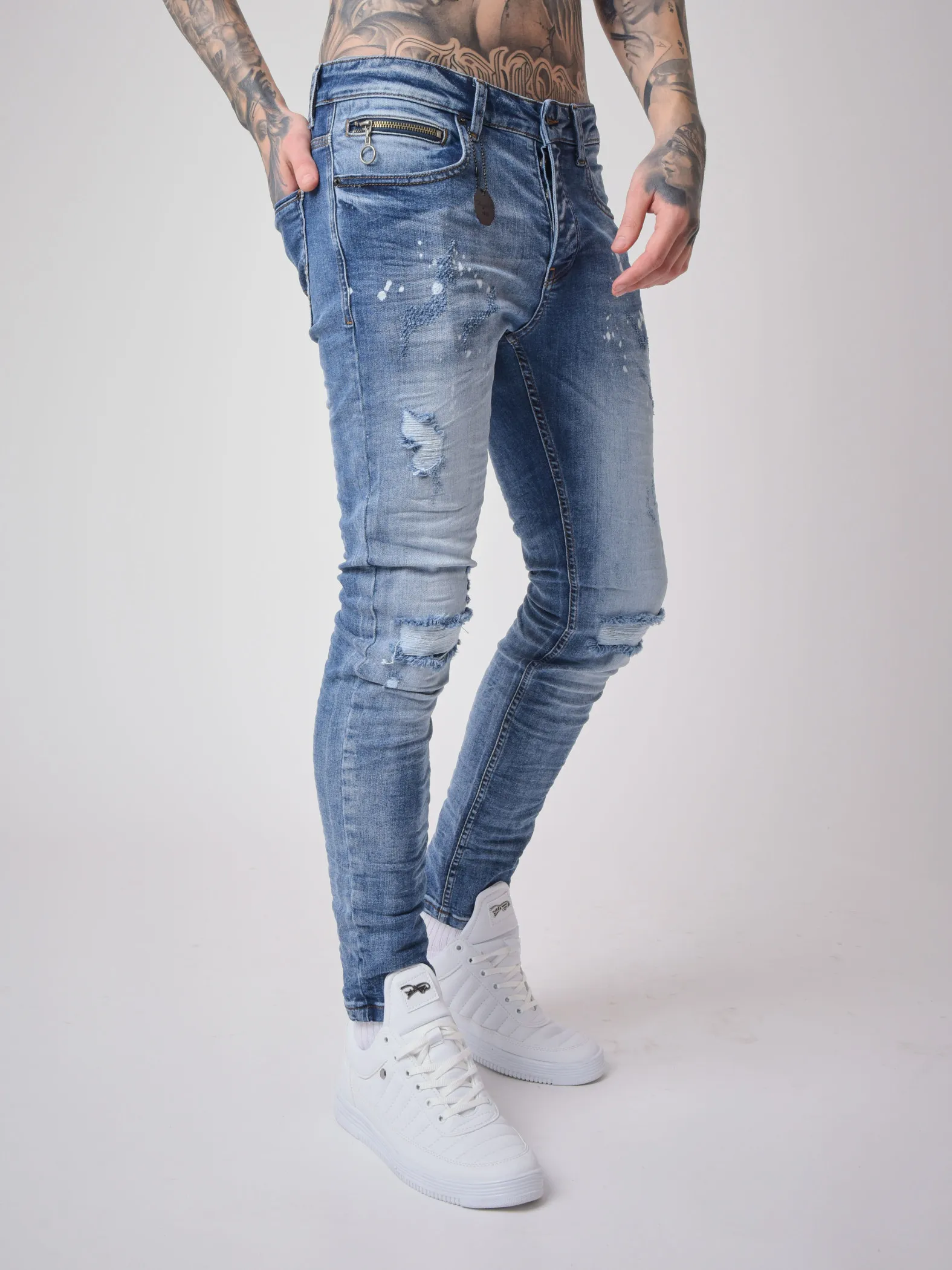 Jeans pitillo con efecto desgastado y arañado