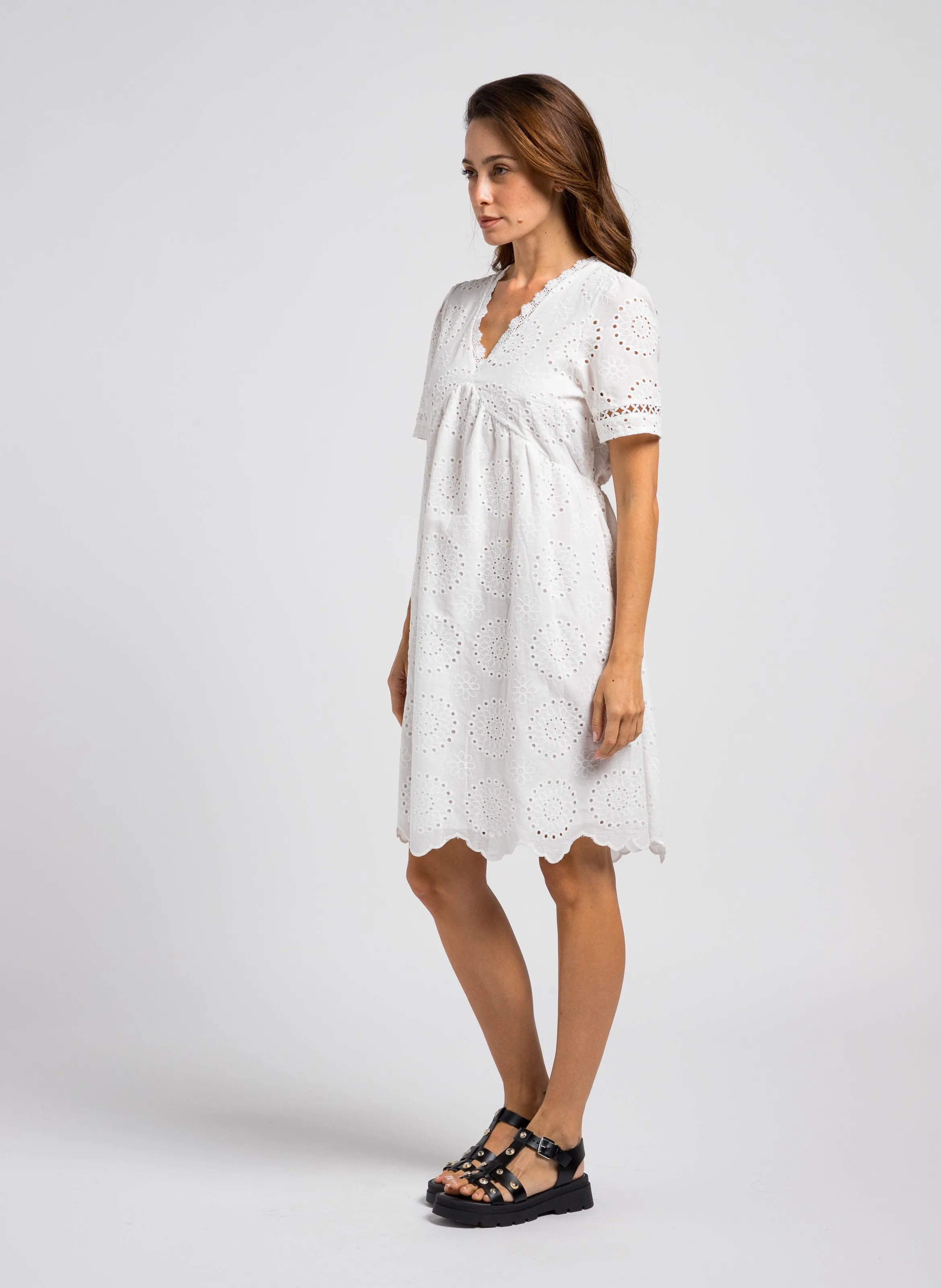 KARL MARC JOHN RENETTE  VESTIDO CORTO AMPLIO CON CUELLO EN V DE ALGODóN BORDADO EN BLANCO