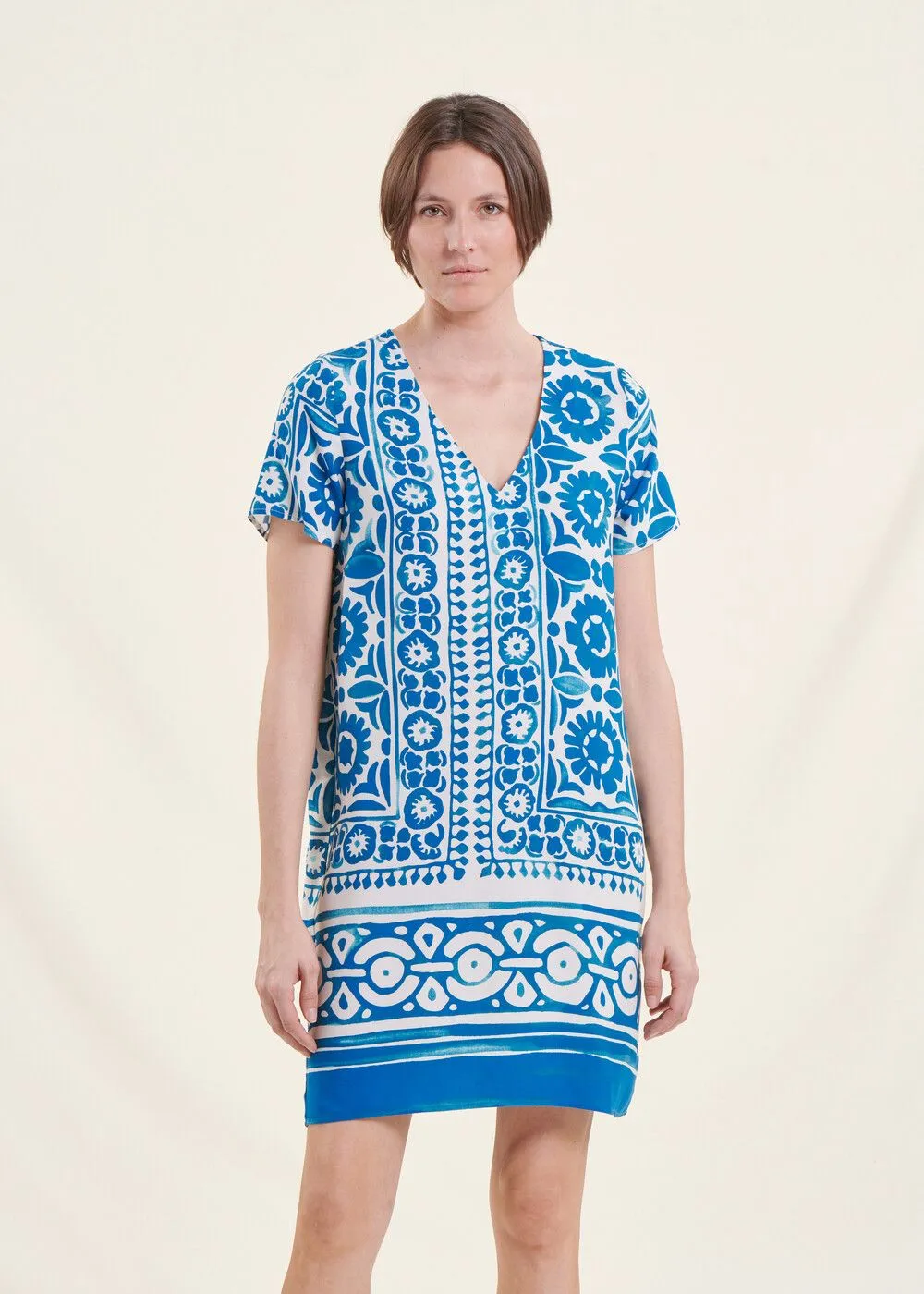 LA FEE MARABOUTEE Vestido corto estampado con cuello de pico en azul