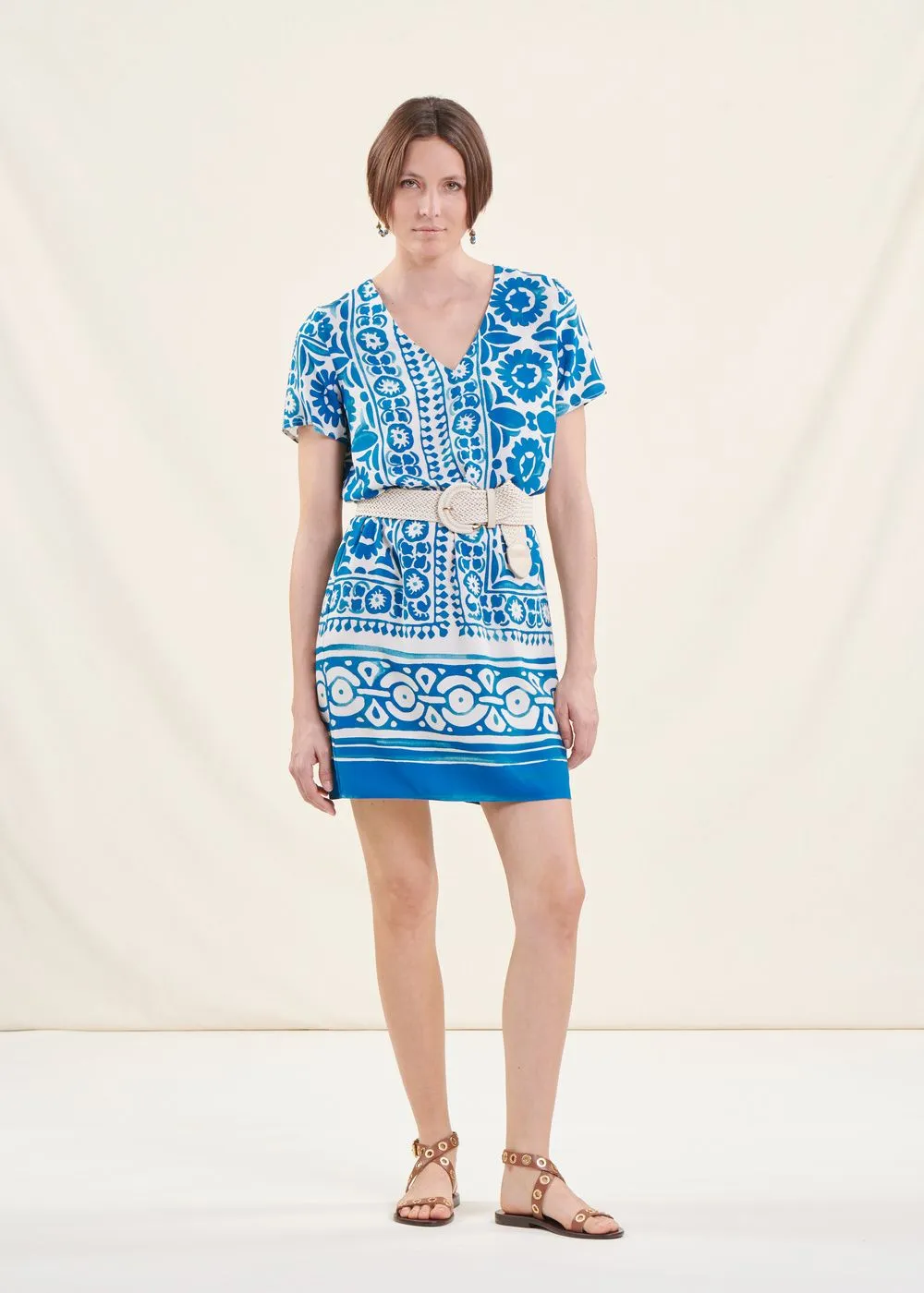 LA FEE MARABOUTEE Vestido corto estampado con cuello de pico en azul
