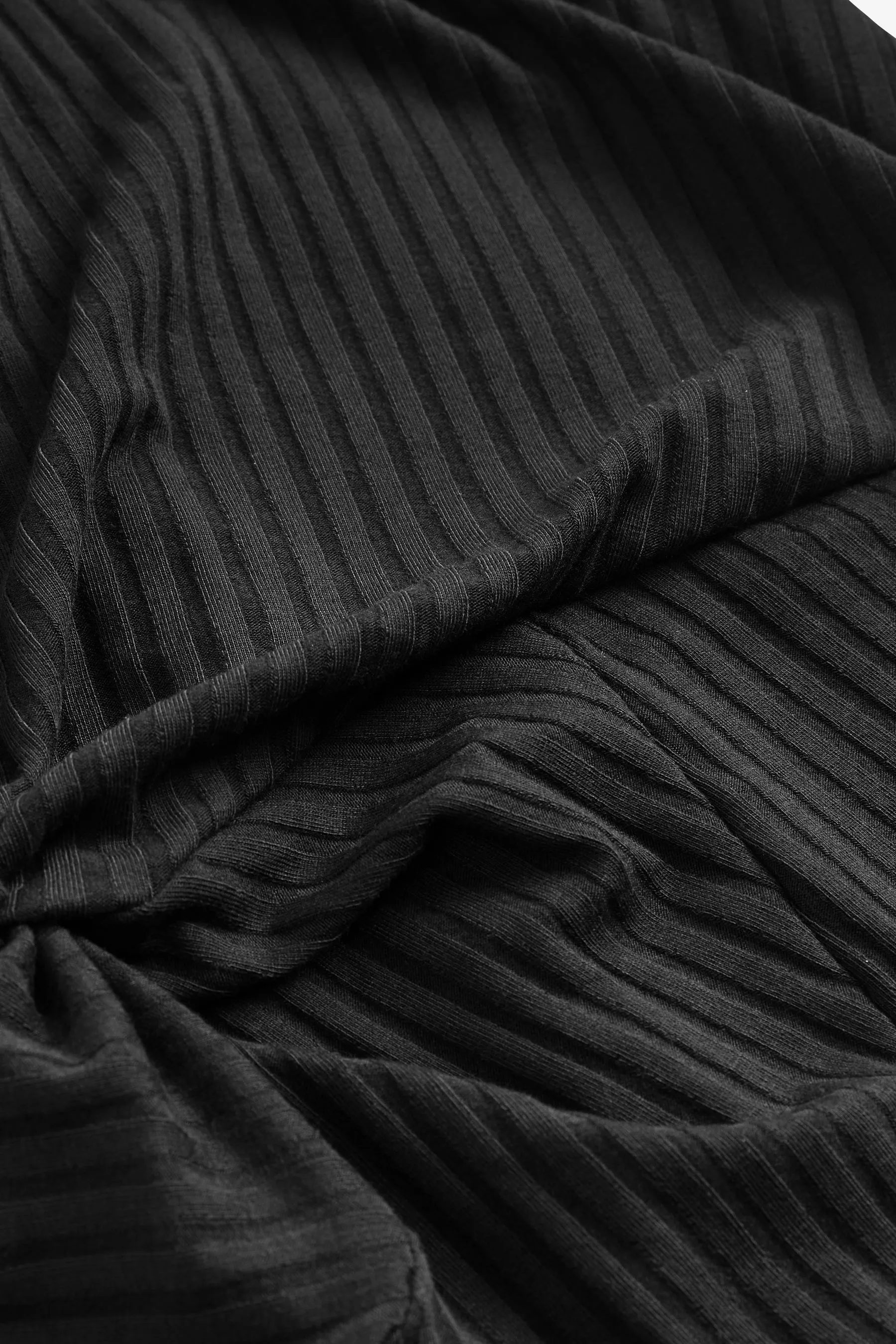NEGRO  MONO LARGO DE CANALé CON NUDO EN EL LATERAL