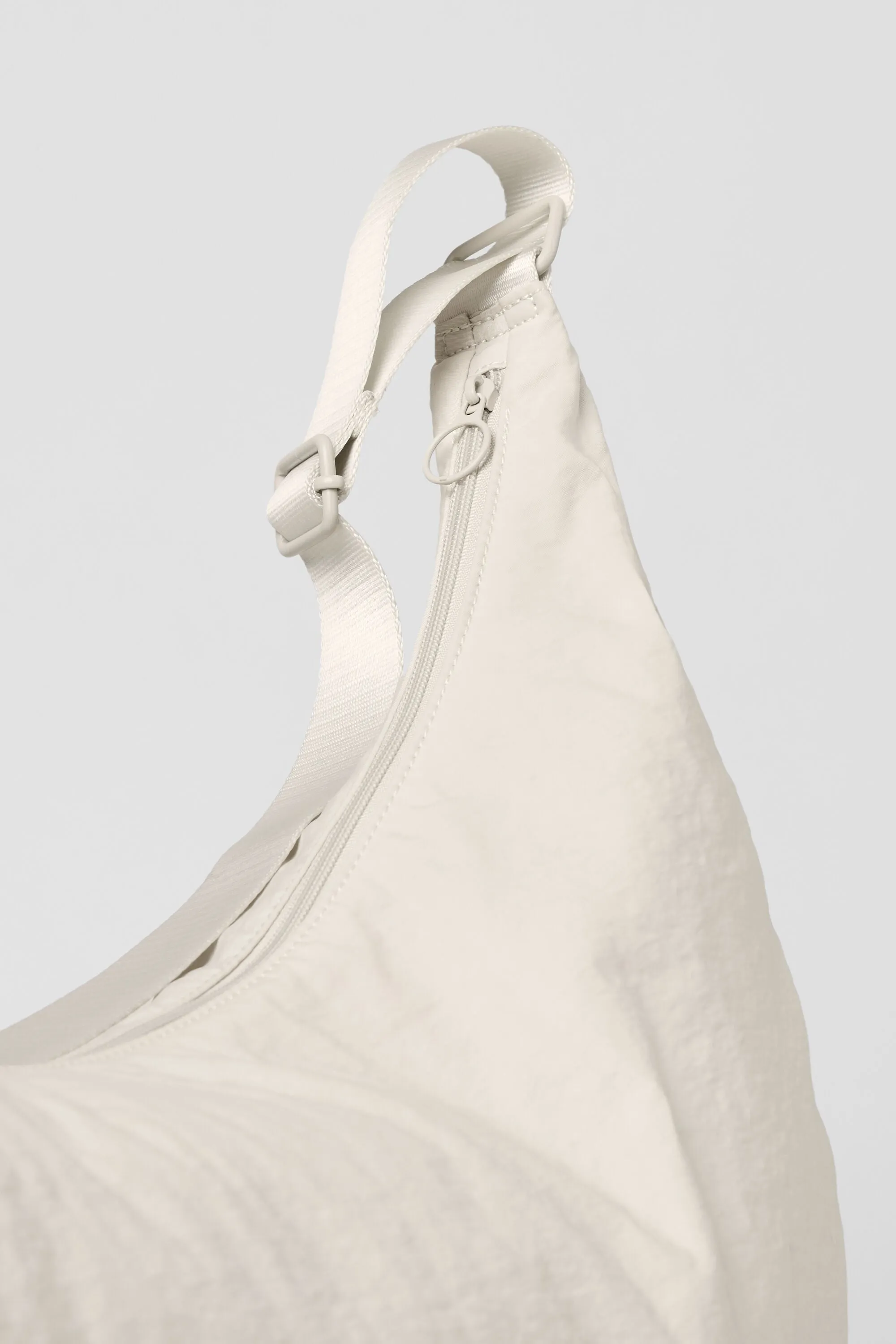 OM THE GO GYM SLING BAG  BONE