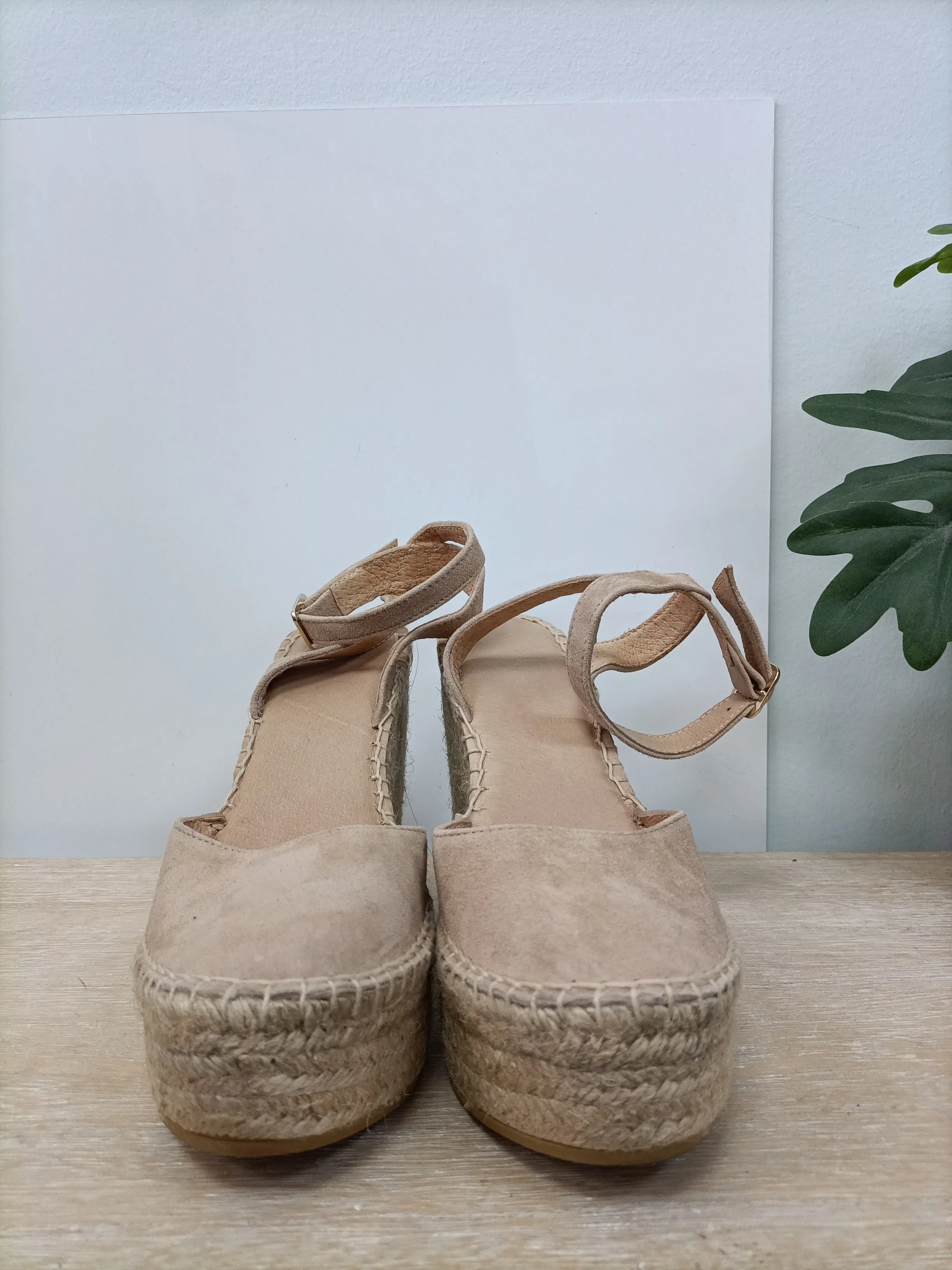 OTRAS. Cuñas beige plataforma T.38