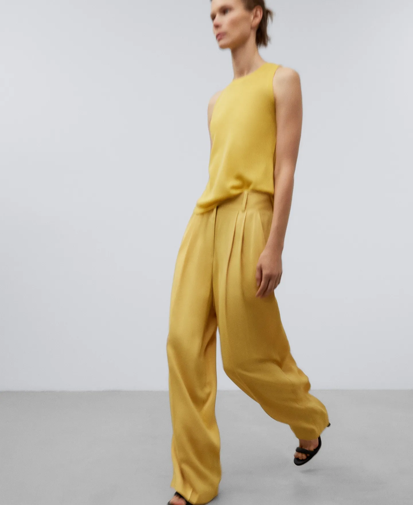 Pantalón recto amarillo mujer