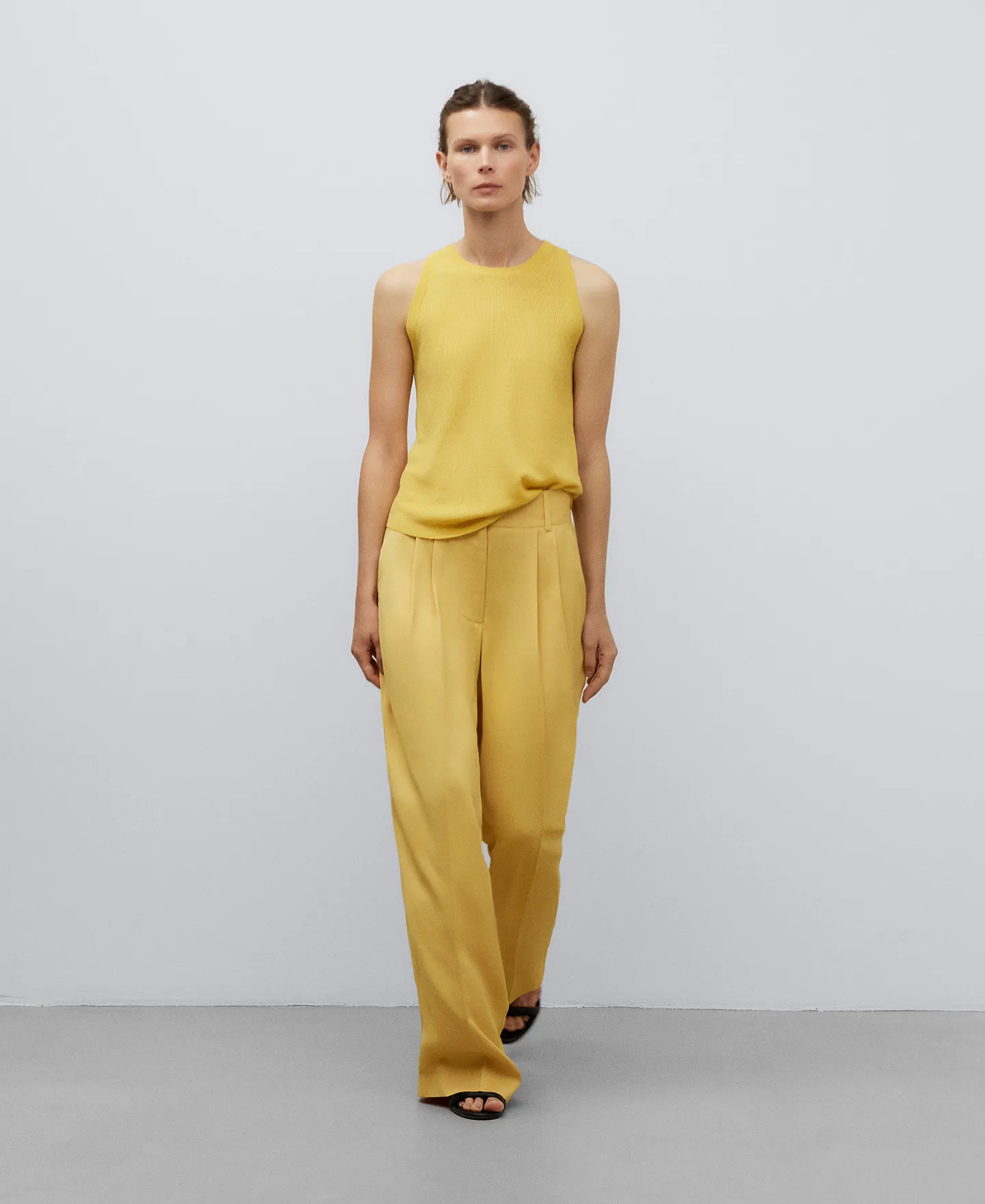 Pantalón recto amarillo mujer