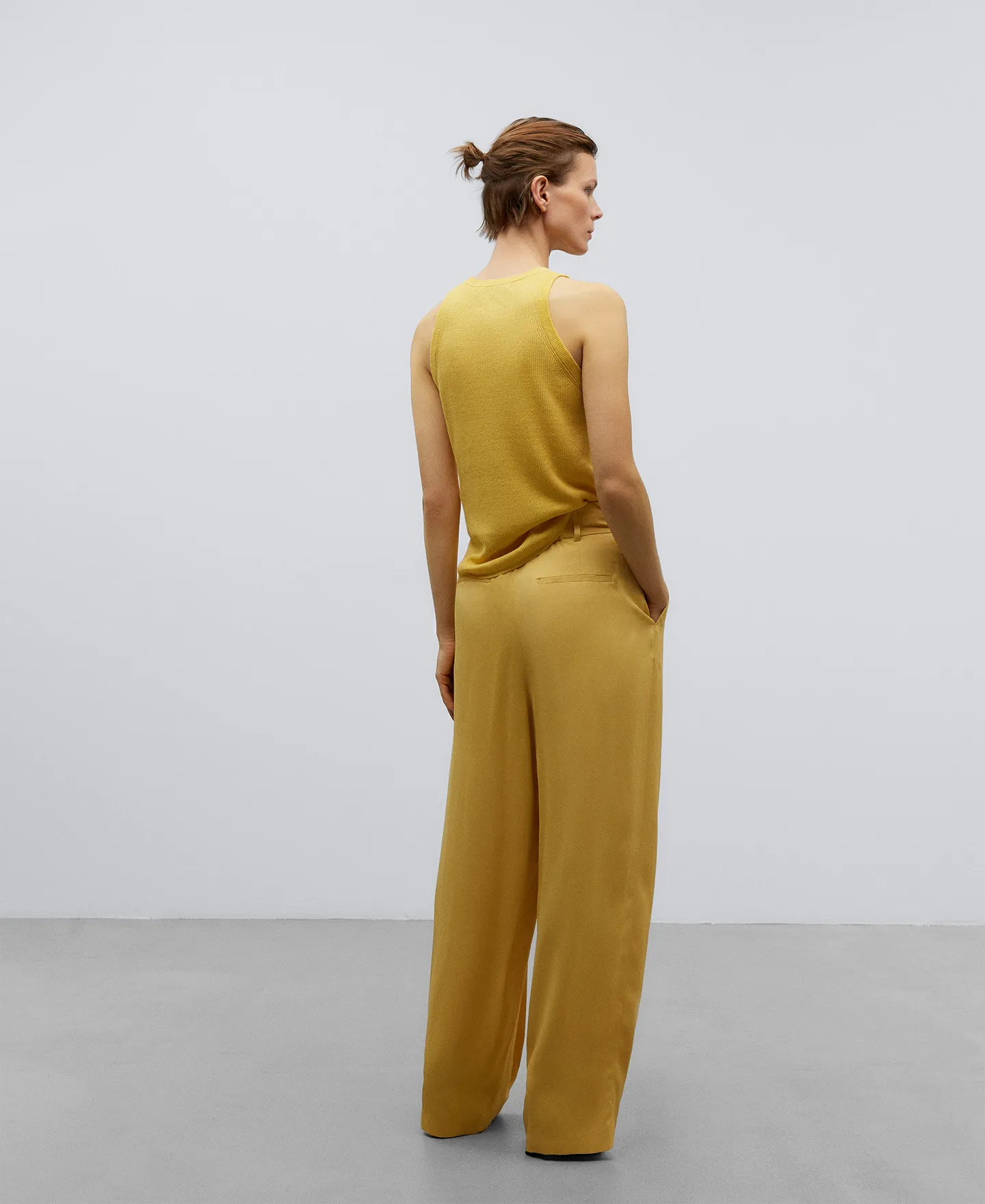Pantalón recto amarillo mujer