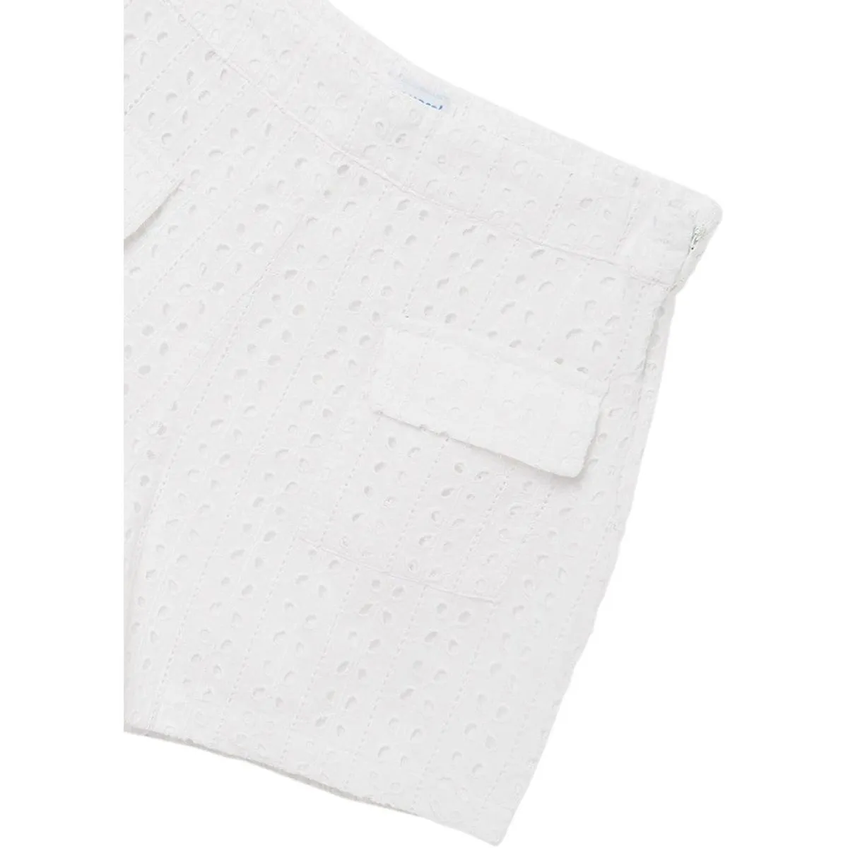 Pantalon corto perforado