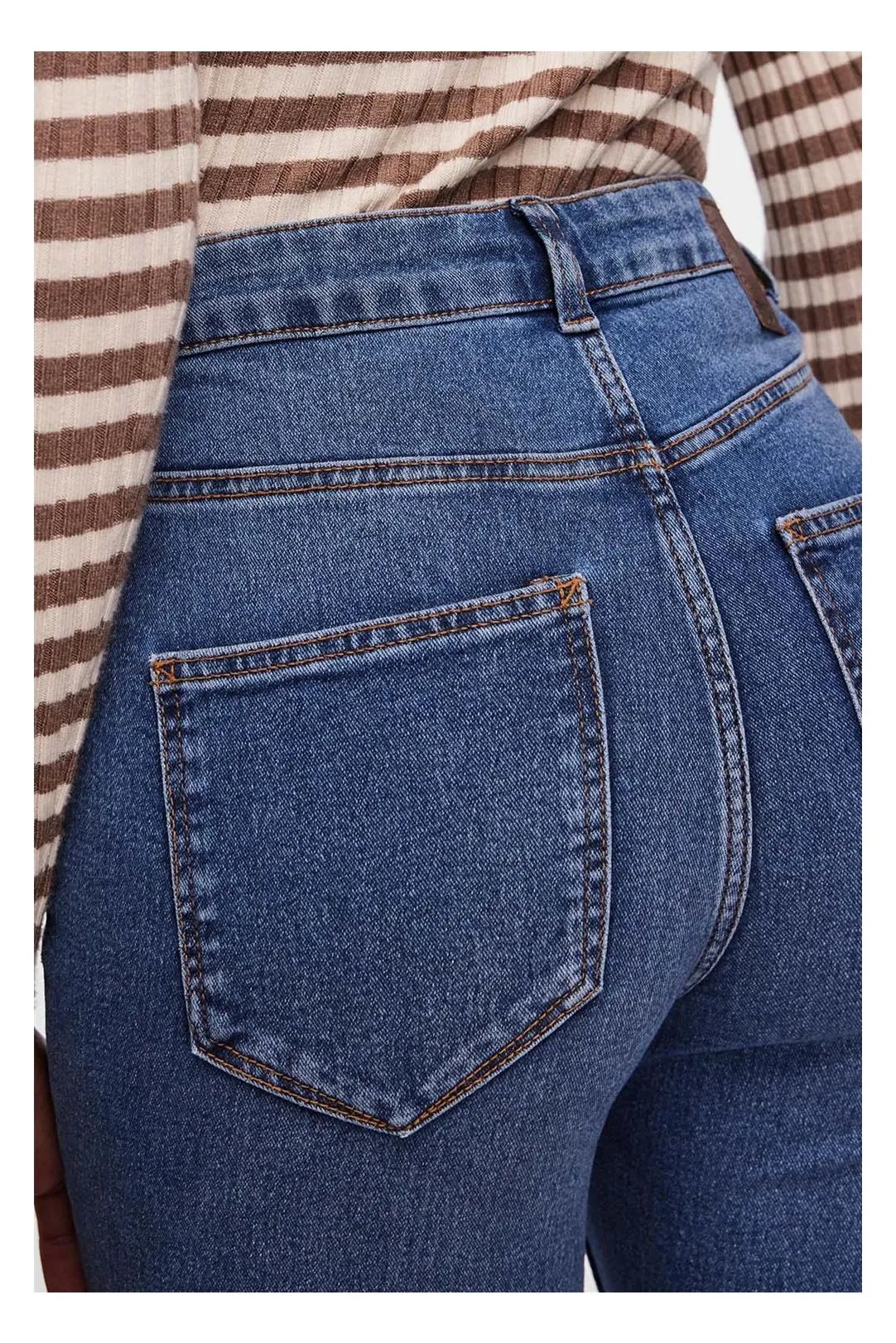 PANTALON VAQUERO FLARE PCPEGGY VAQUERO MEDIO
