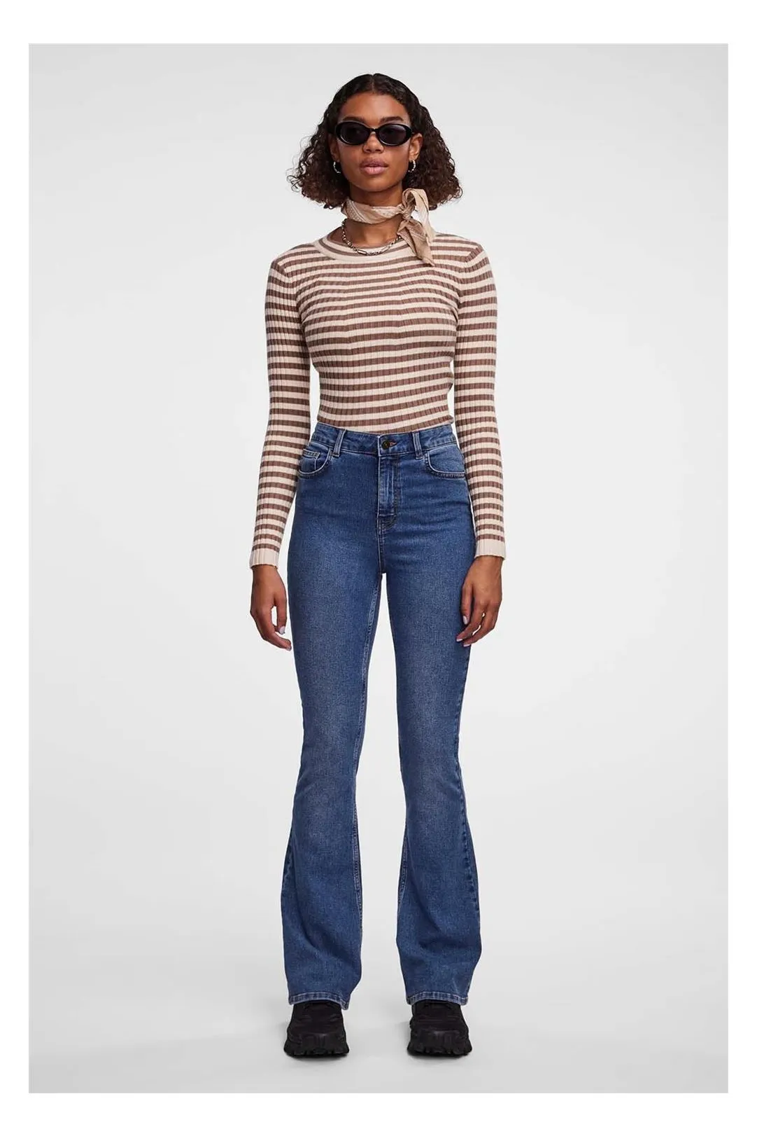 PANTALON VAQUERO FLARE PCPEGGY VAQUERO MEDIO