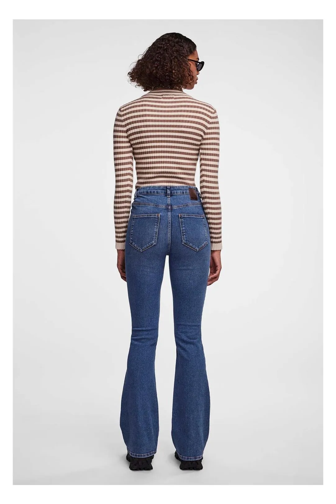 PANTALON VAQUERO FLARE PCPEGGY VAQUERO MEDIO