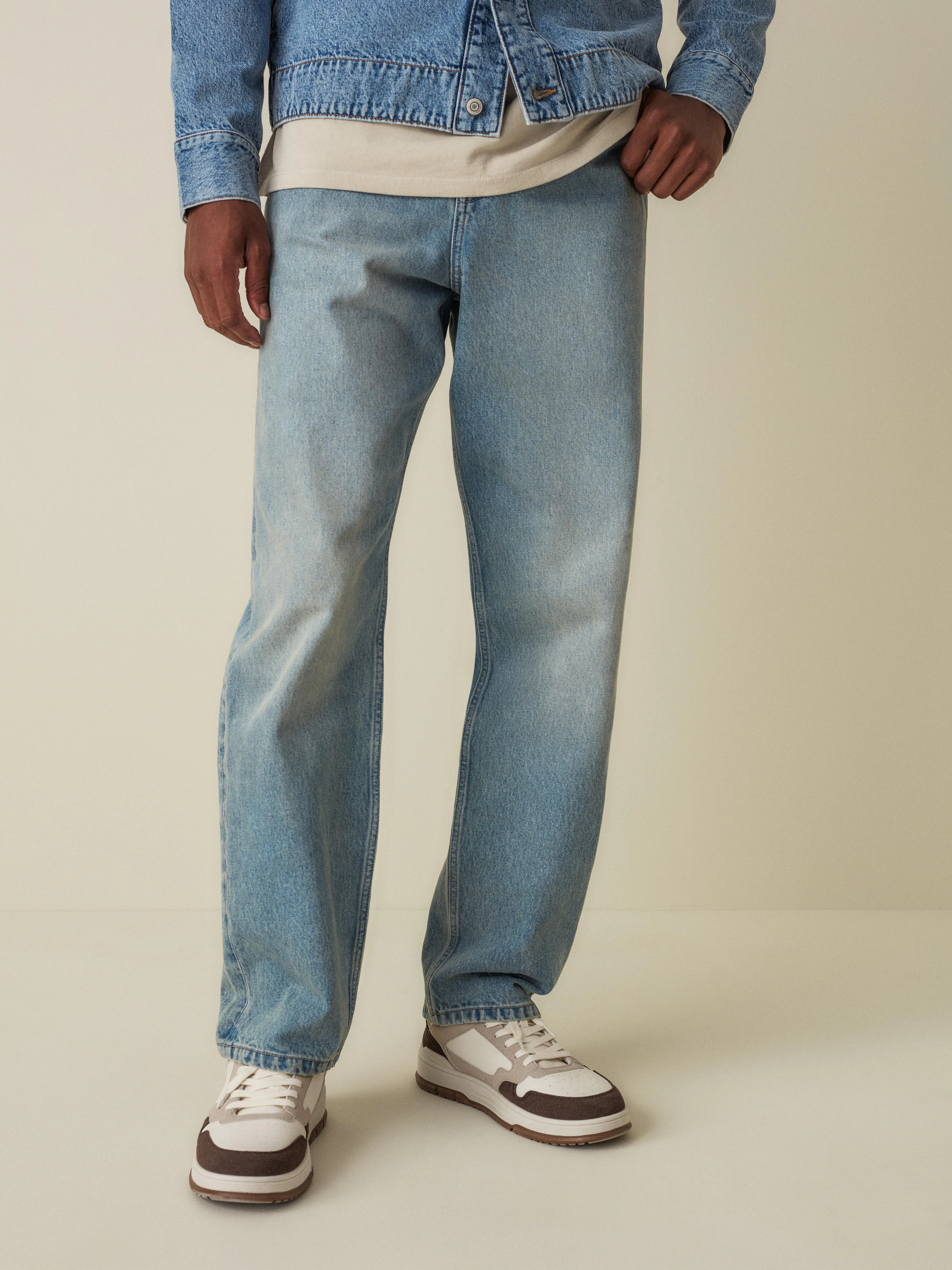 Pantalones vaqueros de corte holgado