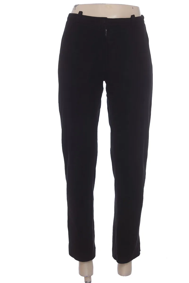 PANTALóN COLOR NEGRO  CLOSEANDO