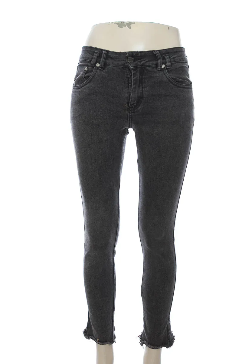 PANTALóN COLOR NEGRO  DISI