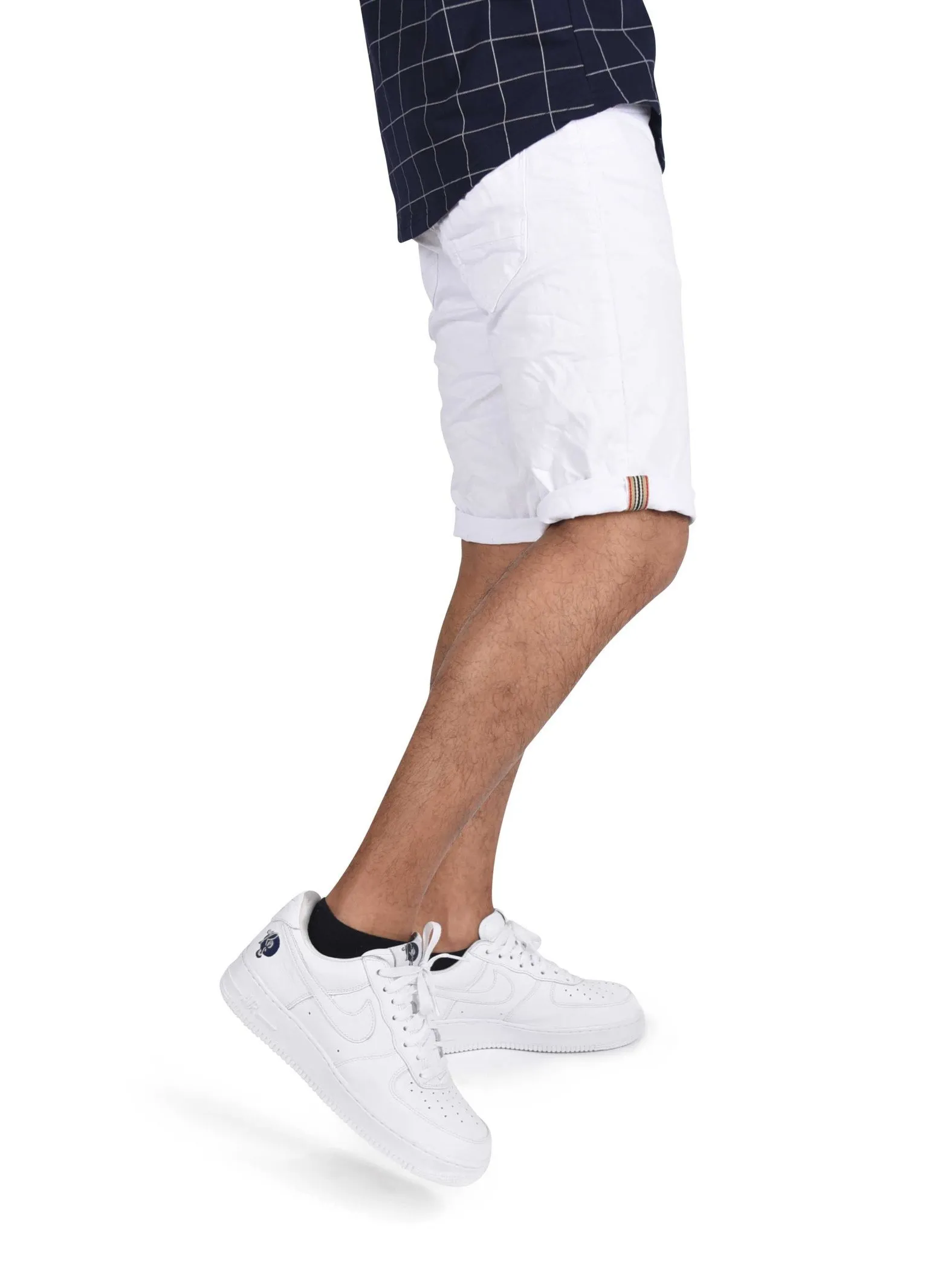 Pantalón corto con cinturón beige incluido