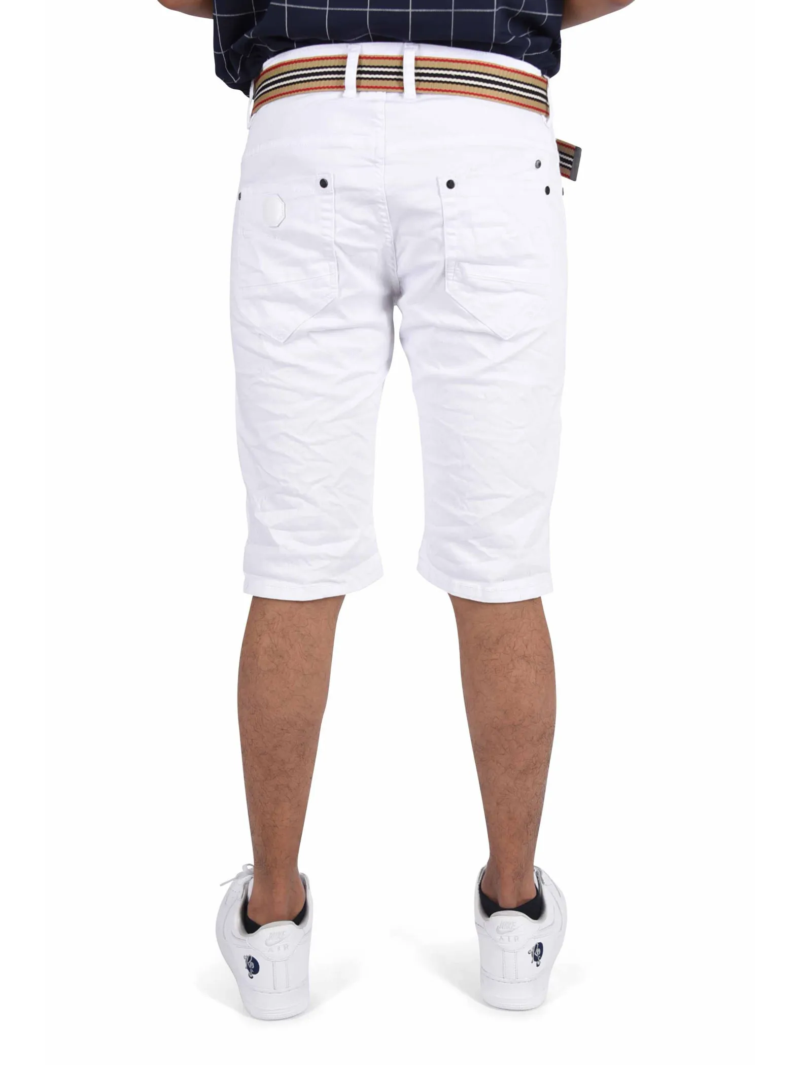 Pantalón corto con cinturón beige incluido