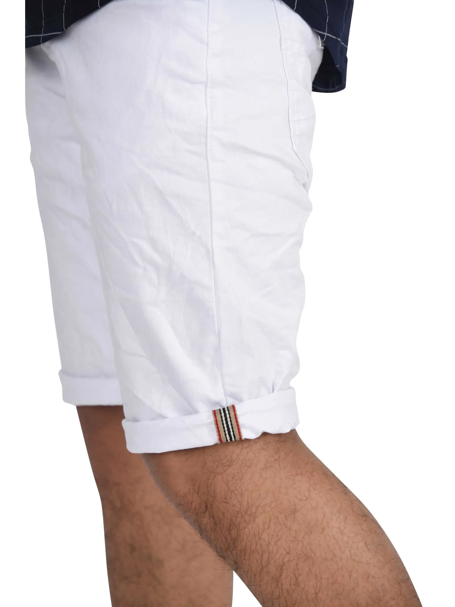 Pantalón corto con cinturón beige incluido