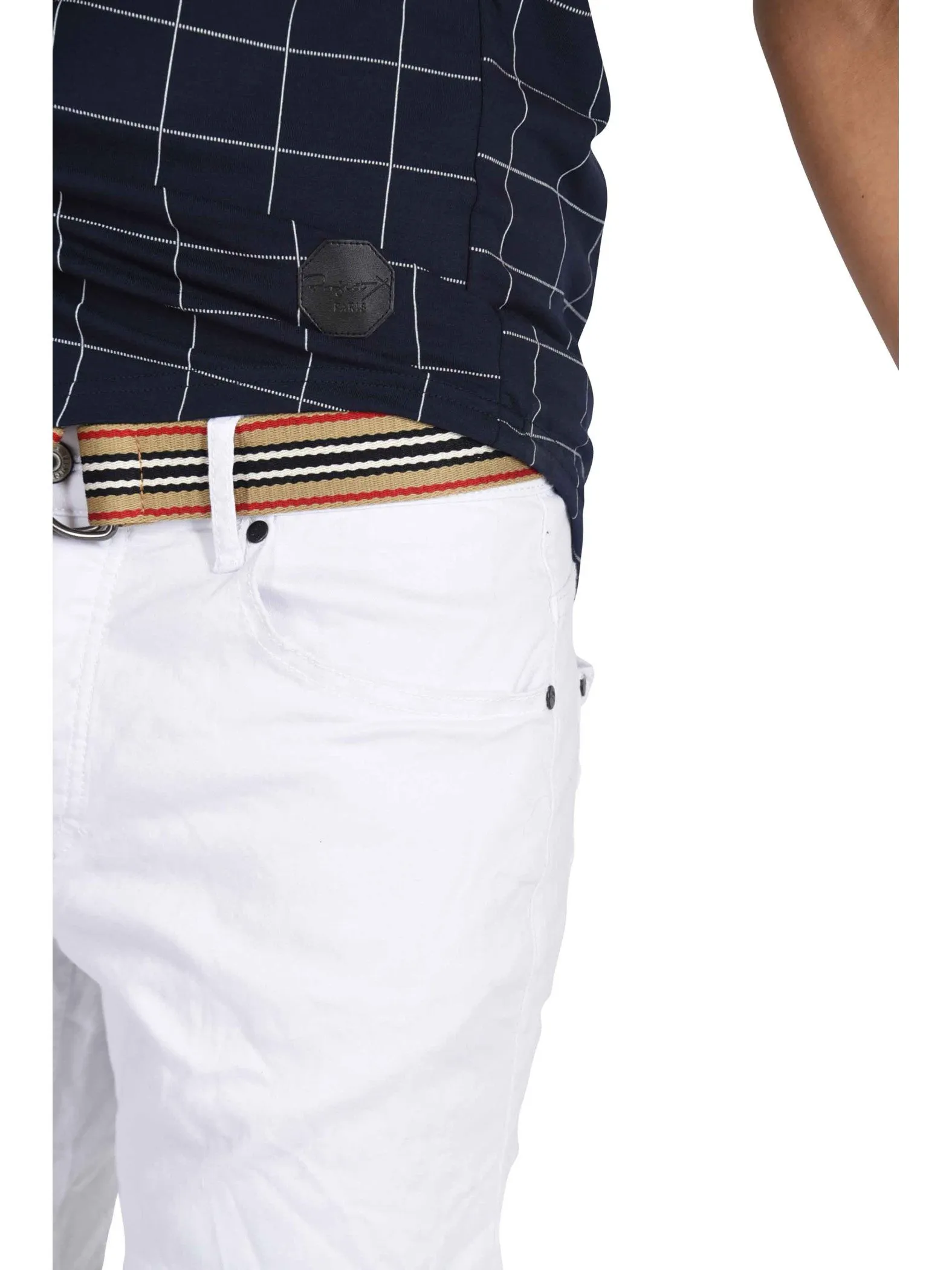 Pantalón corto con cinturón beige incluido